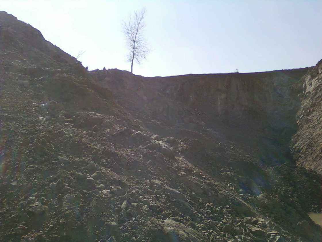 天然砂石開采現(xiàn)場 天然砂石開采現(xiàn)場