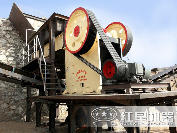 顎式破碎機(jī)生產(chǎn)現(xiàn)場(chǎng) 顎式破碎機(jī)生產(chǎn)現(xiàn)場(chǎng)