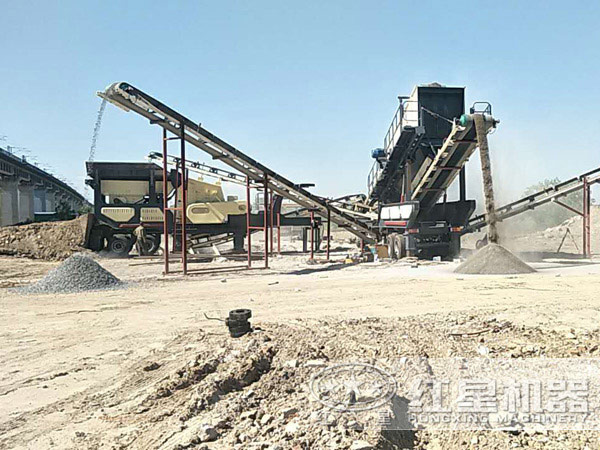 移動(dòng)制砂機(jī)工作現(xiàn)場
