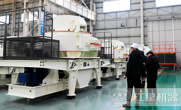 用戶參觀制砂機生產(chǎn)車間 用戶參觀制砂機生產(chǎn)車間