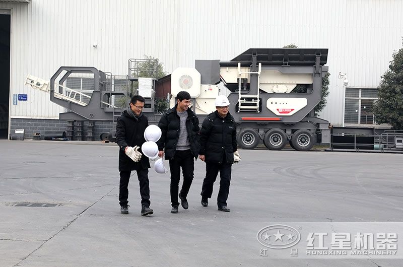 用戶(hù)來(lái)廠考察檢測(cè)設(shè)備