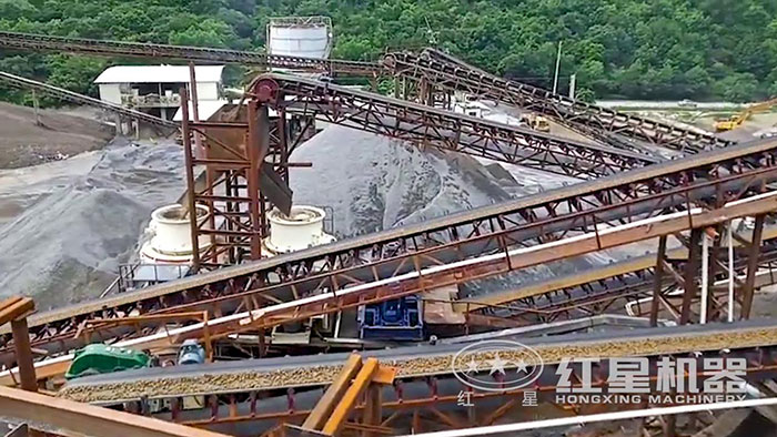 第六代環(huán)保機制砂生產現(xiàn)場