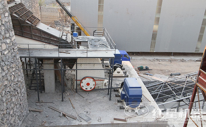 錘式碎石機是少見的一次成型碎石設(shè)備 錘式碎石機是少見的一次成型碎石設(shè)備