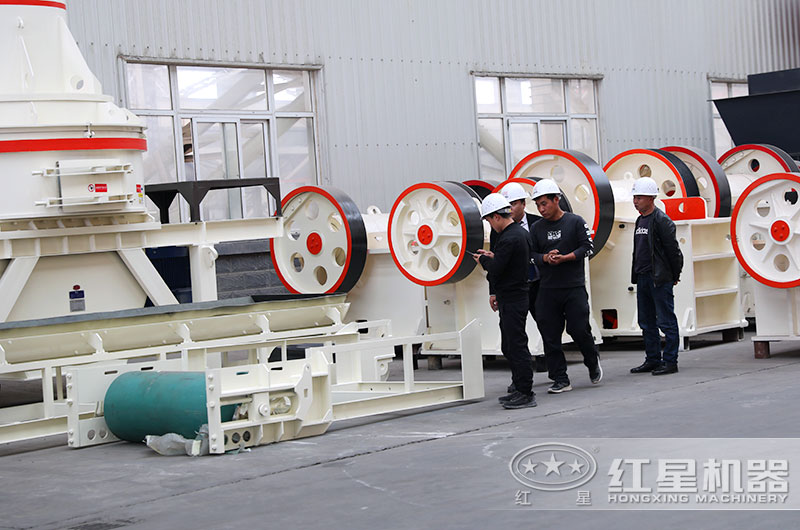 客戶前來參觀考察石子破碎機 客戶前來參觀考察石子破碎機