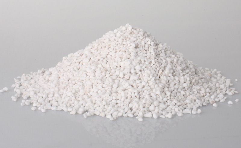 珍珠巖粉碎后有哪些用途？需要哪些設(shè)備？