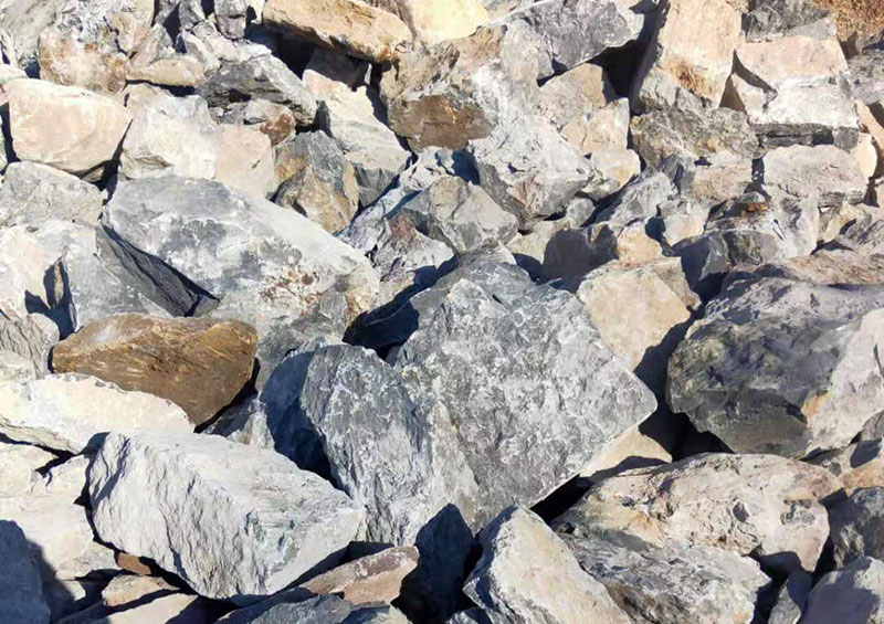 粗料破碎機一臺多少錢，每小時產(chǎn)量多少噸，有沒有現(xiàn)場視頻